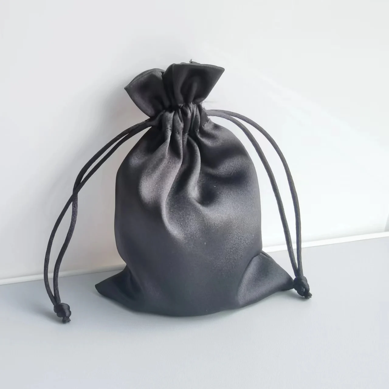 Набор подарочных сумок из шелка
Набор подарочных сумок из шелка