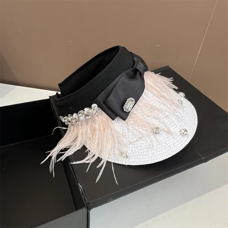 Модная женская Солнцезащитная шляпа с перьями и бриллиантами
Модная женская Солнцезащитная шляпа с перьями и бриллиантами