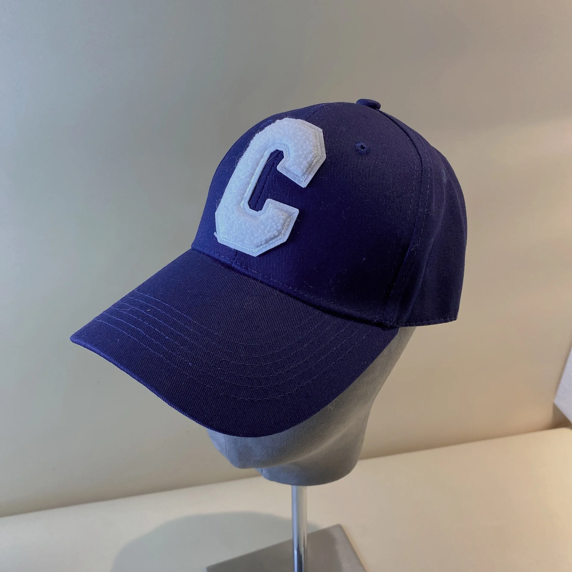 Autumn C letter tide brand embroidered peaked cap Korean version outdoor wild star men and women with the same baseball cap
Autumn C letter tide brand embroidered peaked cap Korean version outdoor wild star men and women with the same baseball cap