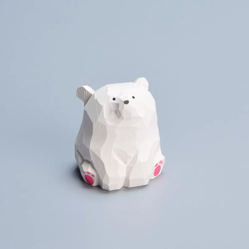 Миниатюрная деревянная фигурка медведя 
Миниатюрная деревянная фигурка медведя