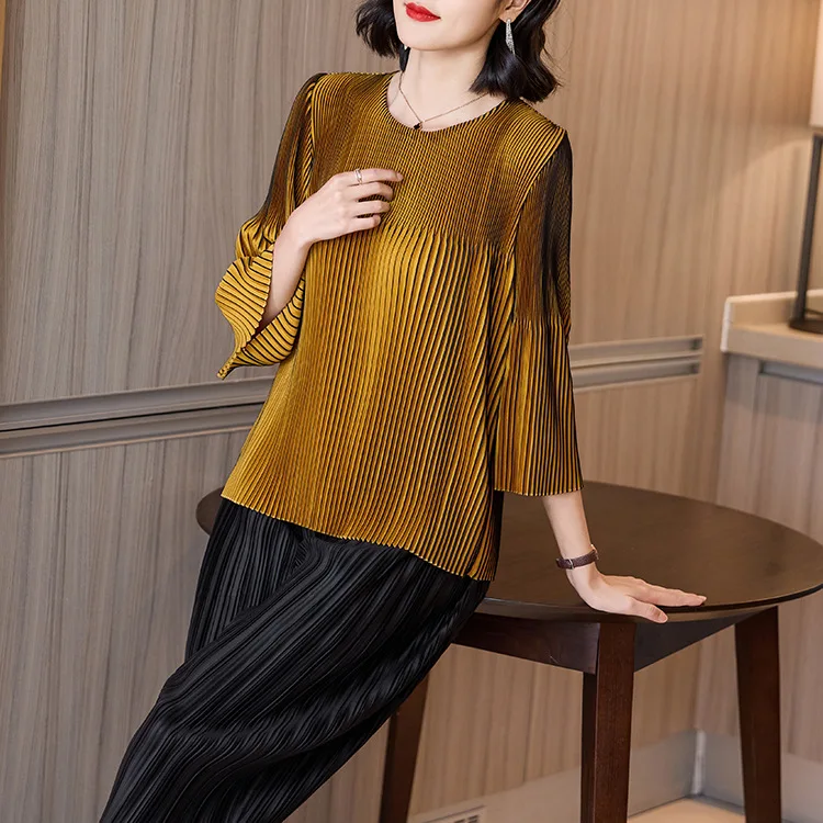 Miyake Pleated Top Women High-End Vertical Bar Pleated Fashionable High Elastic Casual Loose Large Size Commuter Tshirt Y2k Top
Miyake Pleated Top Women High-End Vertical Bar Pleated Fashionable High Elastic Casual Loose Large Size Commuter Tshirt Y2k Top