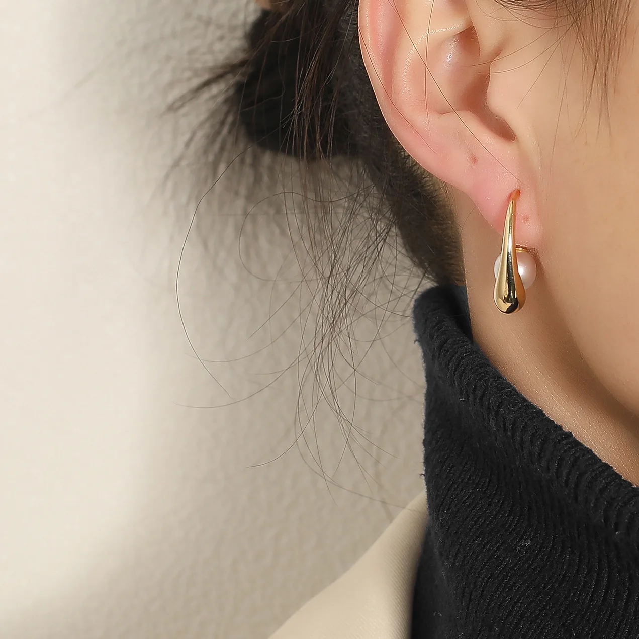 Light Luxury Personality Temperament Trendy Earrings High-end Design Water Drop Pearl Earrings Fashion Earrings for Women
Light Luxury Personality Temperament Trendy Earrings High-end Design Water Drop Pearl Earrings Fashion Earrings for Women