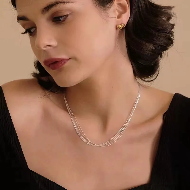 Six-Layer Chain Silver Necklace for Women Tassel Multi-Layer Glossy Jewelry On The Neck Fashion Accessories
Six-Layer Chain Silver Necklace for Women Tassel Multi-Layer Glossy Jewelry On The Neck Fashion Accessories