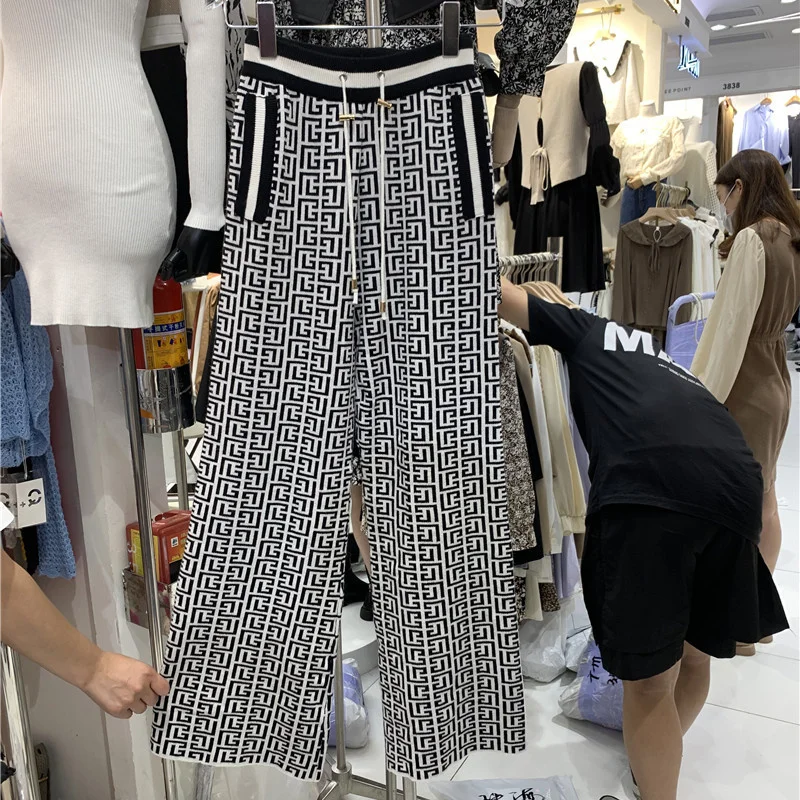 HIGH QUALITY Newest 2022 Designer Runway Fashion Women's Monogram Geometric Jacquard Knitted Wide Leg Pants
HIGH QUALITY Newest 2022 Designer Runway Fashion Women's Monogram Geometric Jacquard Knitted Wide Leg Pants