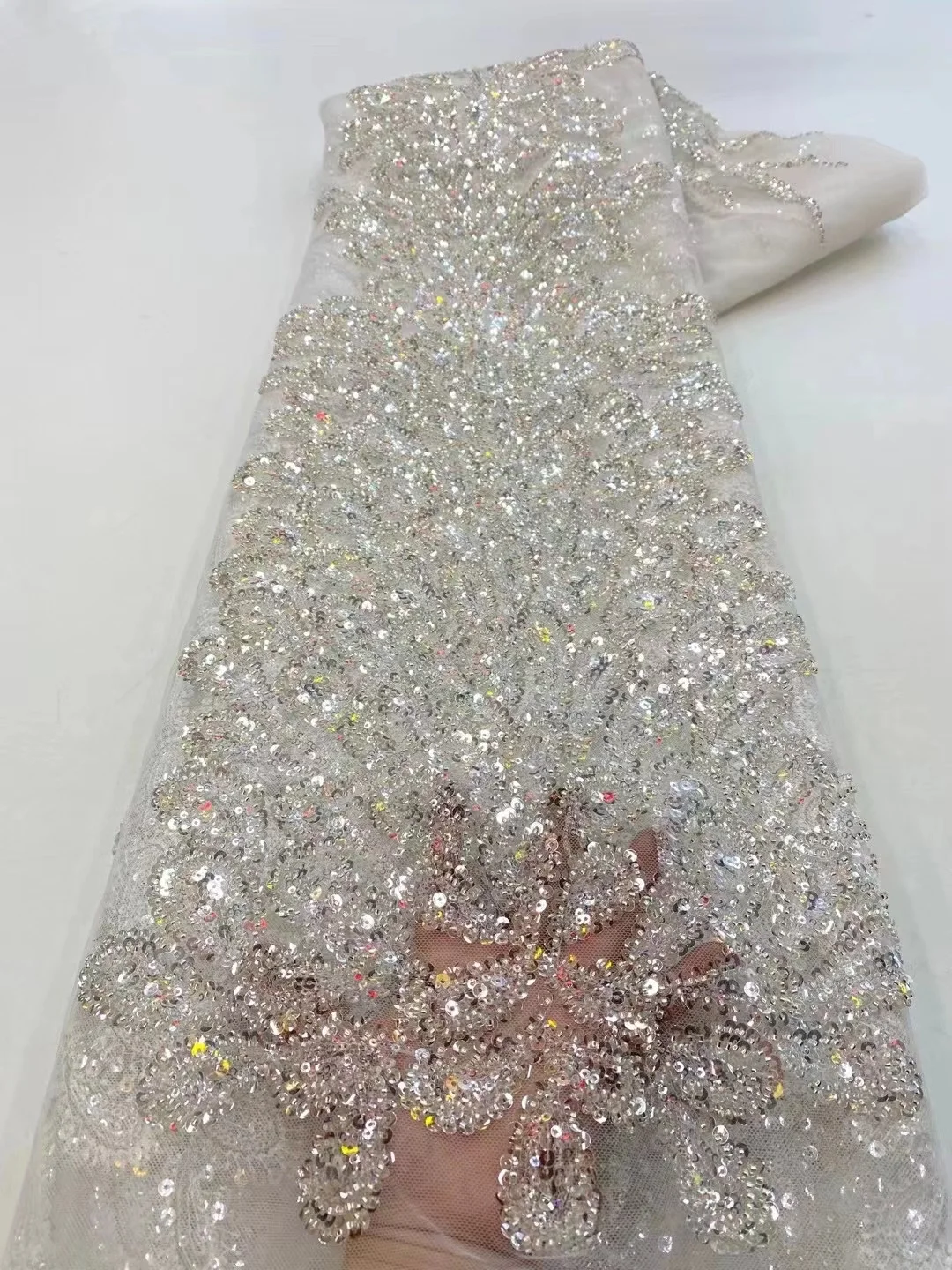 White Color Sequins Lace Fabric African Laces Luxury Nigeria Party Embroidery Beaded Lace Fabric For Ladies Dresses
White Color Sequins Lace Fabric African Laces Luxury Nigeria Party Embroidery Beaded Lace Fabric For Ladies Dresses