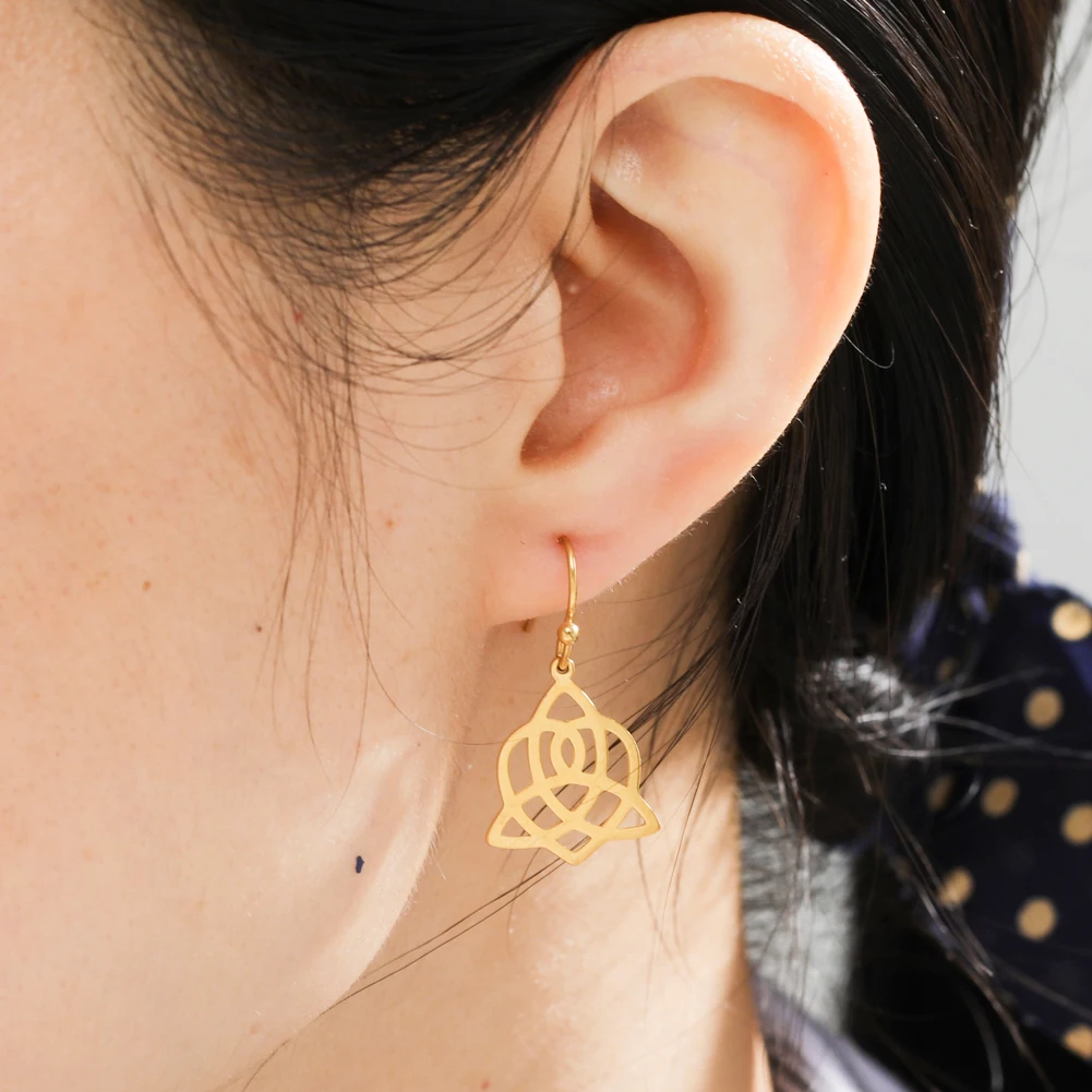 Kkjoy Love Striangle Women Earrings Silver Color Stainless Steel Hollow Hook Earring Daily Fashion Female Jewelry Accessories
Kkjoy Love Striangle Women Earrings Silver Color Stainless Steel Hollow Hook Earring Daily Fashion Female Jewelry Accessories