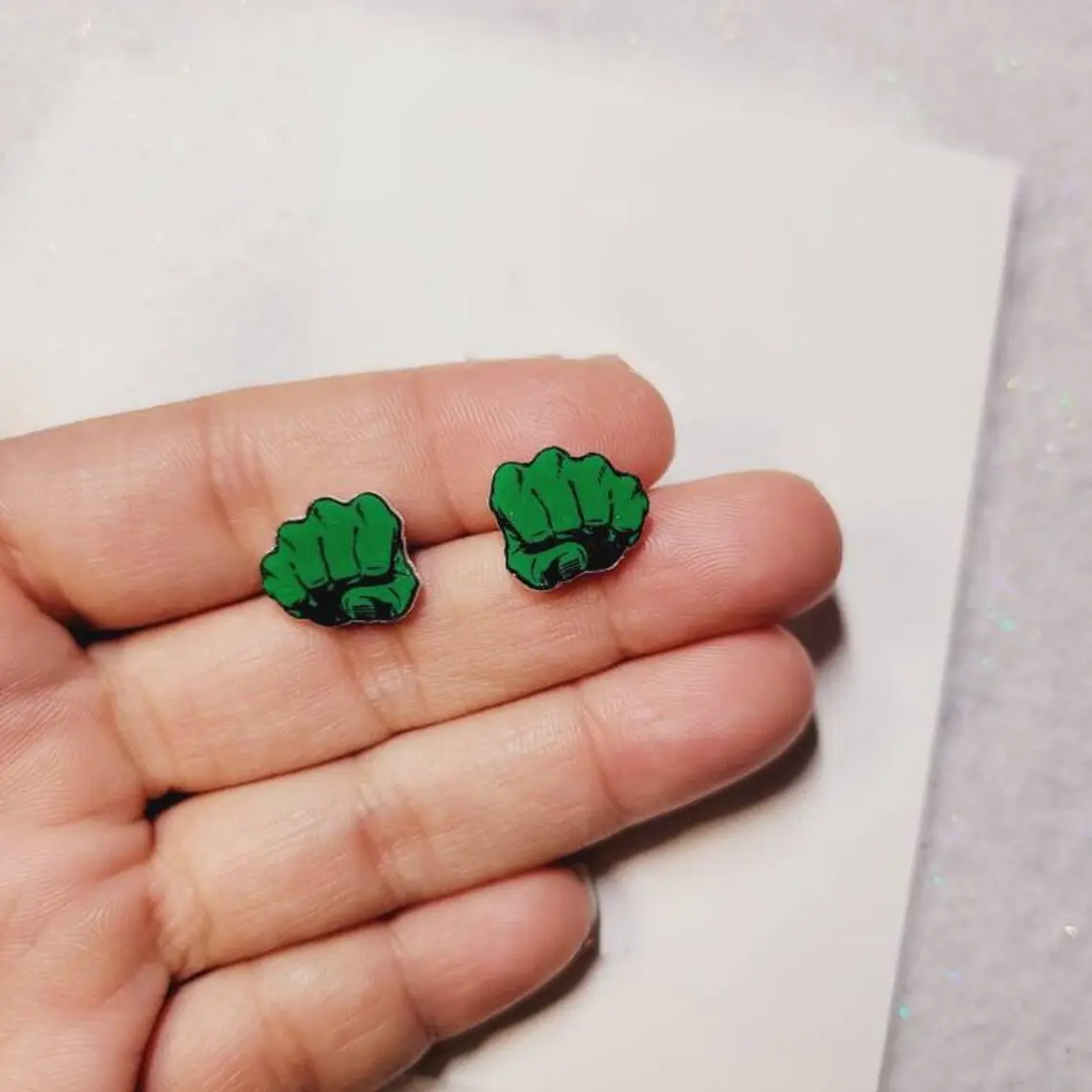 Cute Domineering Green Fists Brooch Superhero Movie Peripheral Jewelry Lawyer She hulk Pins for Film The Avengers spiderman Fans
Cute Domineering Green Fists Brooch Superhero Movie Peripheral Jewelry Lawyer She hulk Pins for Film The Avengers spiderman Fans