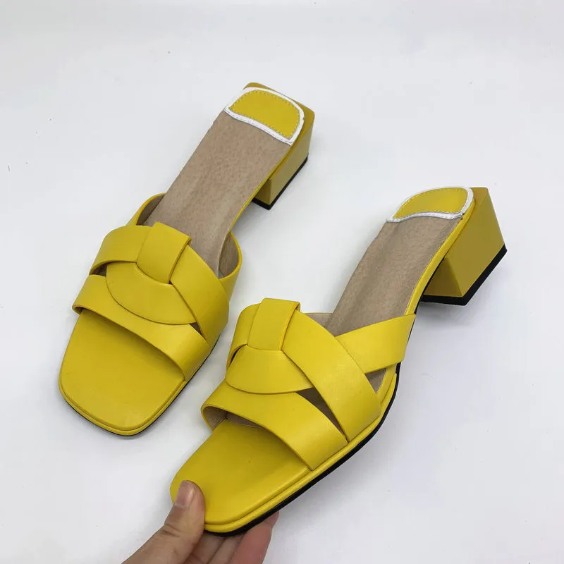 2022 New Summer Women slippers Fashion High Heels Open Toe Beach Flip Flops Ladies Square Heels Shoes Woman Size 34-43
2022 New Summer Women slippers Fashion High Heels Open Toe Beach Flip Flops Ladies Square Heels Shoes Woman Size 34-43