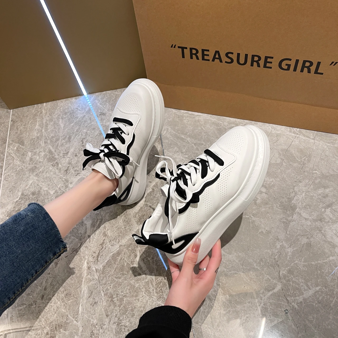 Маленькие белые женские туфли, новинка 2023, спортивные туфли в спортивном стиле с круглым носком и перекрестными ремешками, с глубоким носко...
Маленькие белые женские туфли, новинка 2023, спортивные туфли в спортивном стиле с круглым носком и перекрестными ремешками, с глубоким носко...