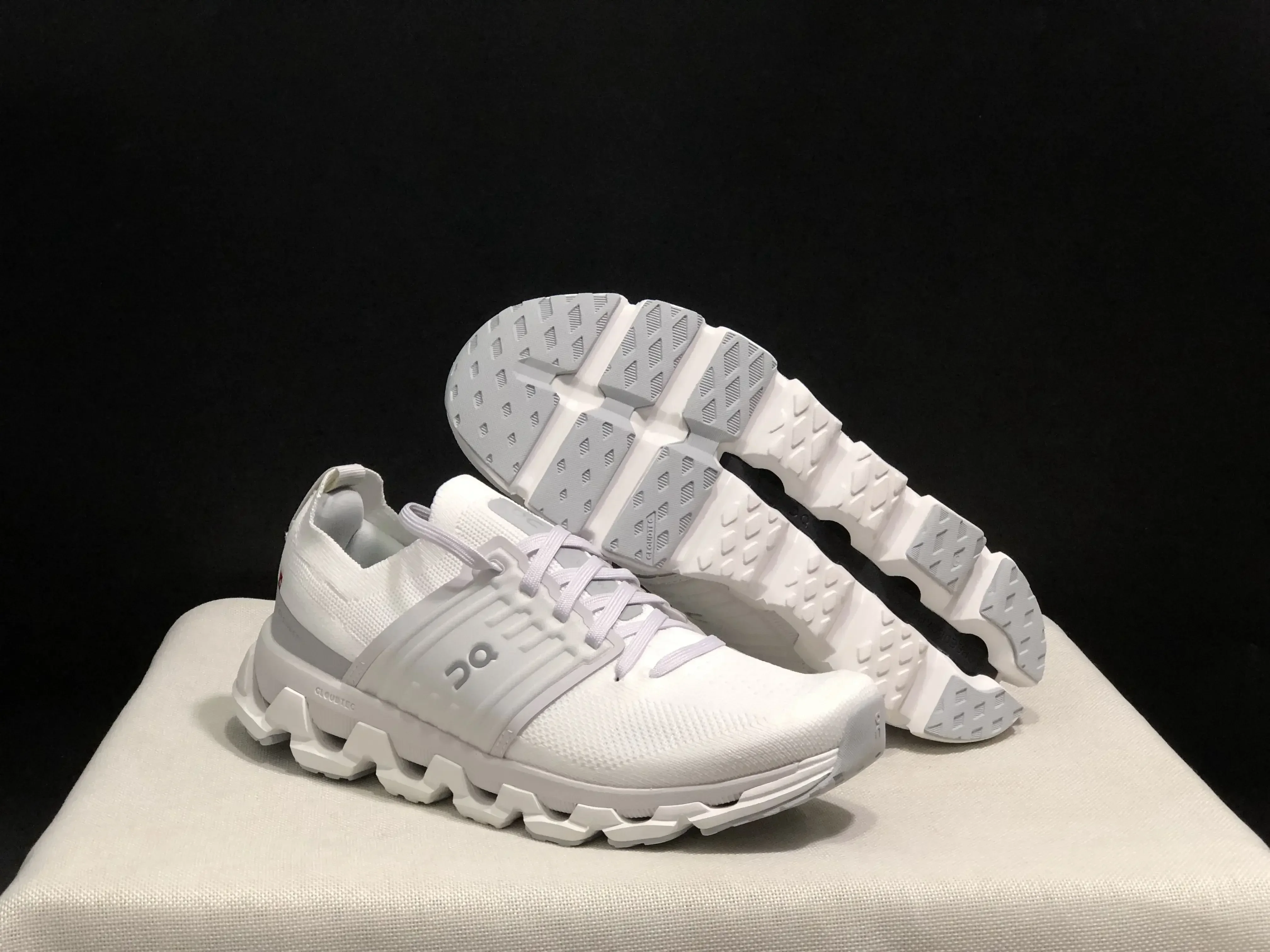 Original New On Cloudswift 3 Sport Women Men Running Shoes Breathable Anti Slip Cushioning Road Sport Lifestyle Outdoor Sneakers
Original New On Cloudswift 3 Sport Women Men Running Shoes Breathable Anti Slip Cushioning Road Sport Lifestyle Outdoor Sneakers
