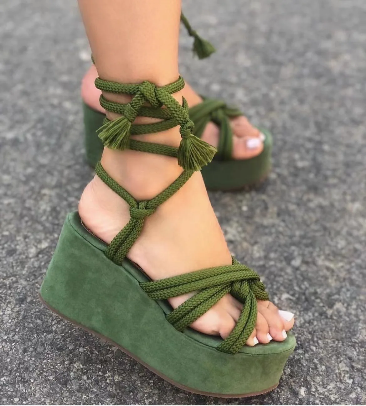 Mid-Calf Strap Fashion Womens Shoes 2022 Beige Heeled Sandals Cross Clogs Wedge Large Size Luxury Low New Black Velvet Girls Han
Mid-Calf Strap Fashion Womens Shoes 2022 Beige Heeled Sandals Cross Clogs Wedge Large Size Luxury Low New Black Velvet Girls Han