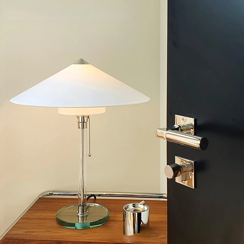 German Bauhaus Table Lamp Designer Creative Hotel Villa Bedroom Bedside Glass Table Lamp
German Bauhaus Table Lamp Designer Creative Hotel Villa Bedroom Bedside Glass Table Lamp