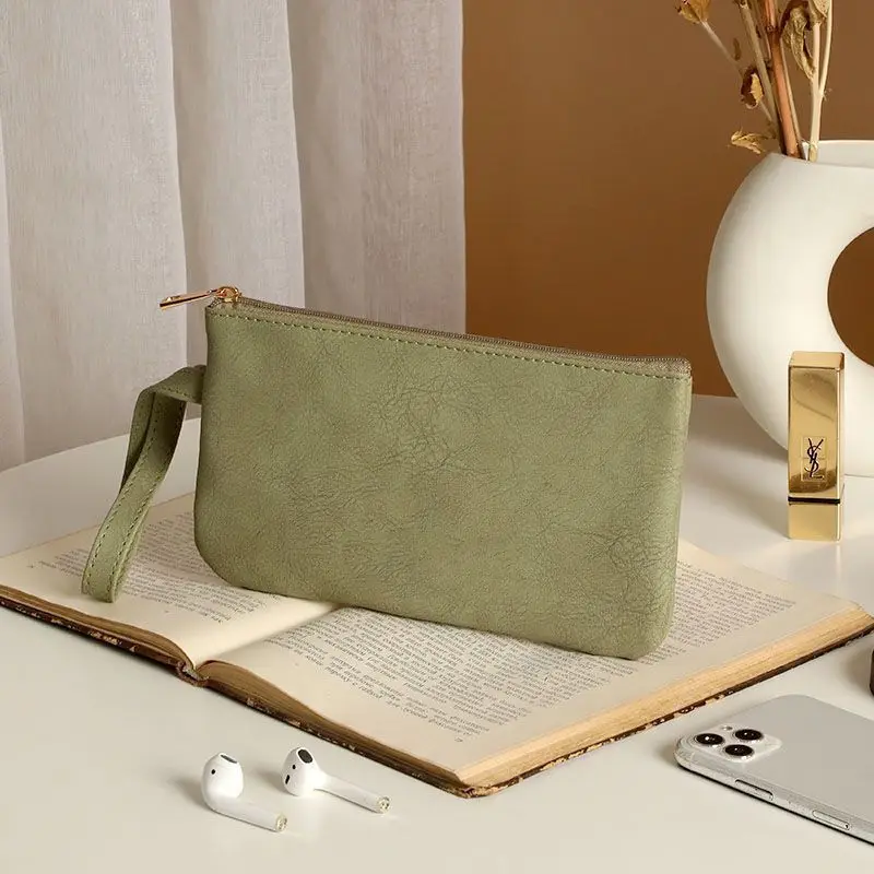 Solid color INS mobile phone bag desktop Multi-functional sticker stationery storage bag Portable pen case
Solid color INS mobile phone bag desktop Multi-functional sticker stationery storage bag Portable pen case