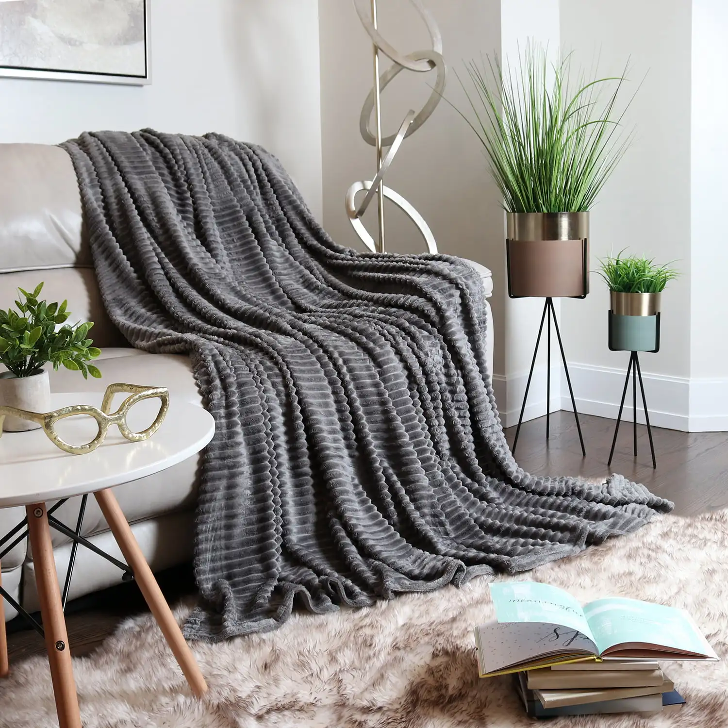 Cut Plush Fleece Bed Blanket - Super Soft Lightweight Fuzzy Luxury Throw Blanket for Sofa Couch Bed Queen (90" x 90") Gray
Cut Plush Fleece Bed Blanket - Super Soft Lightweight Fuzzy Luxury Throw Blanket for Sofa Couch Bed Queen (90" x 90") Gray