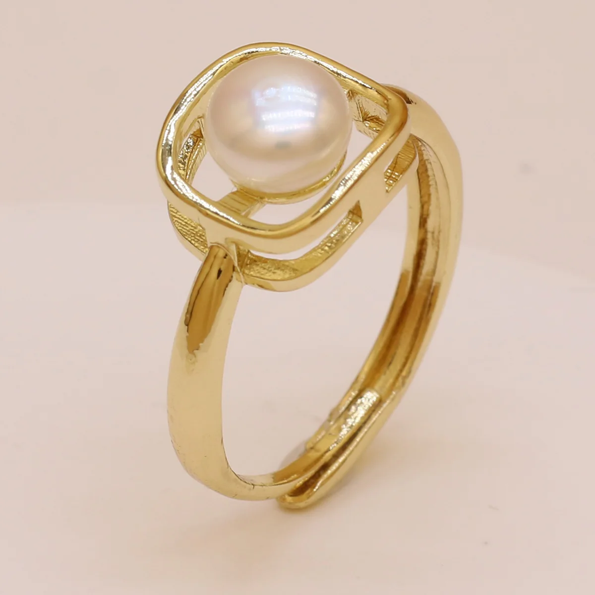 Natural White Pearl Finger Rings Gold Color Alloy Adjustable Open Ring for Women Anniversary Wedding Party Jewelry Gifts
Natural White Pearl Finger Rings Gold Color Alloy Adjustable Open Ring for Women Anniversary Wedding Party Jewelry Gifts