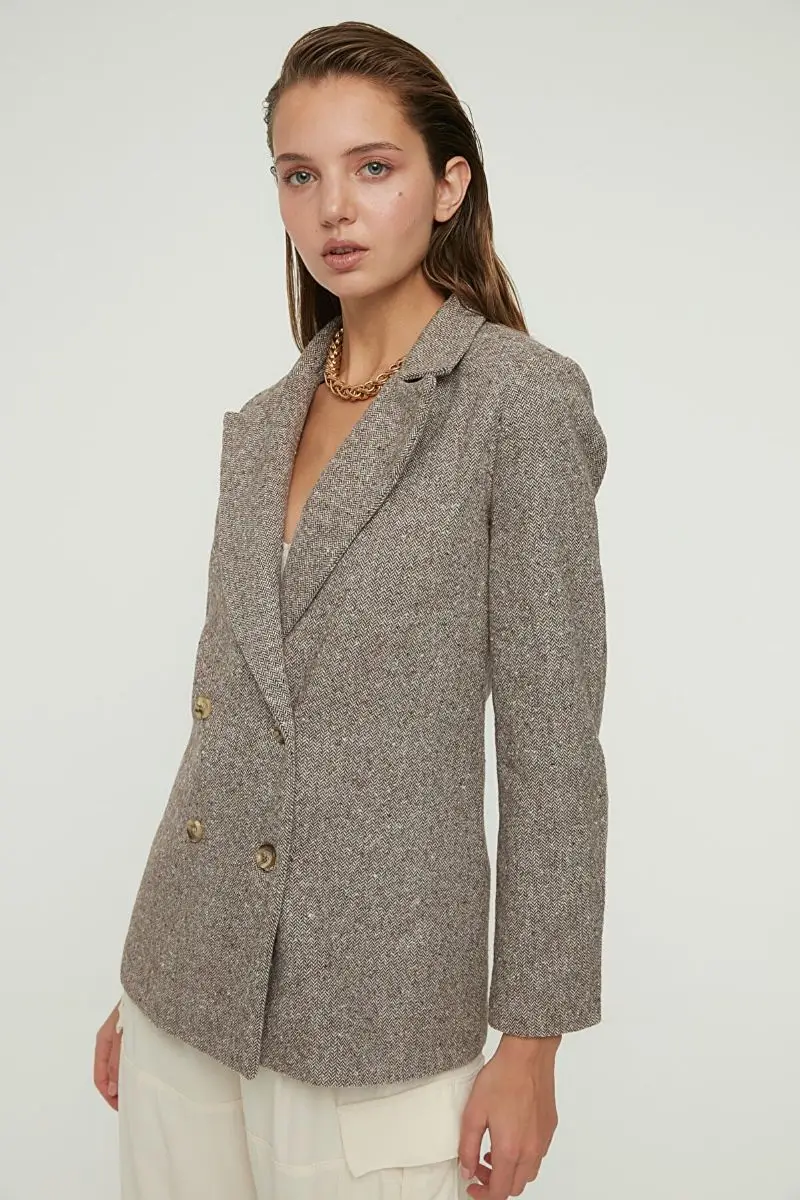 Коричневая куртка на пуговицах TWOAW22CE0622
Коричневая куртка на пуговицах TWOAW22CE0622