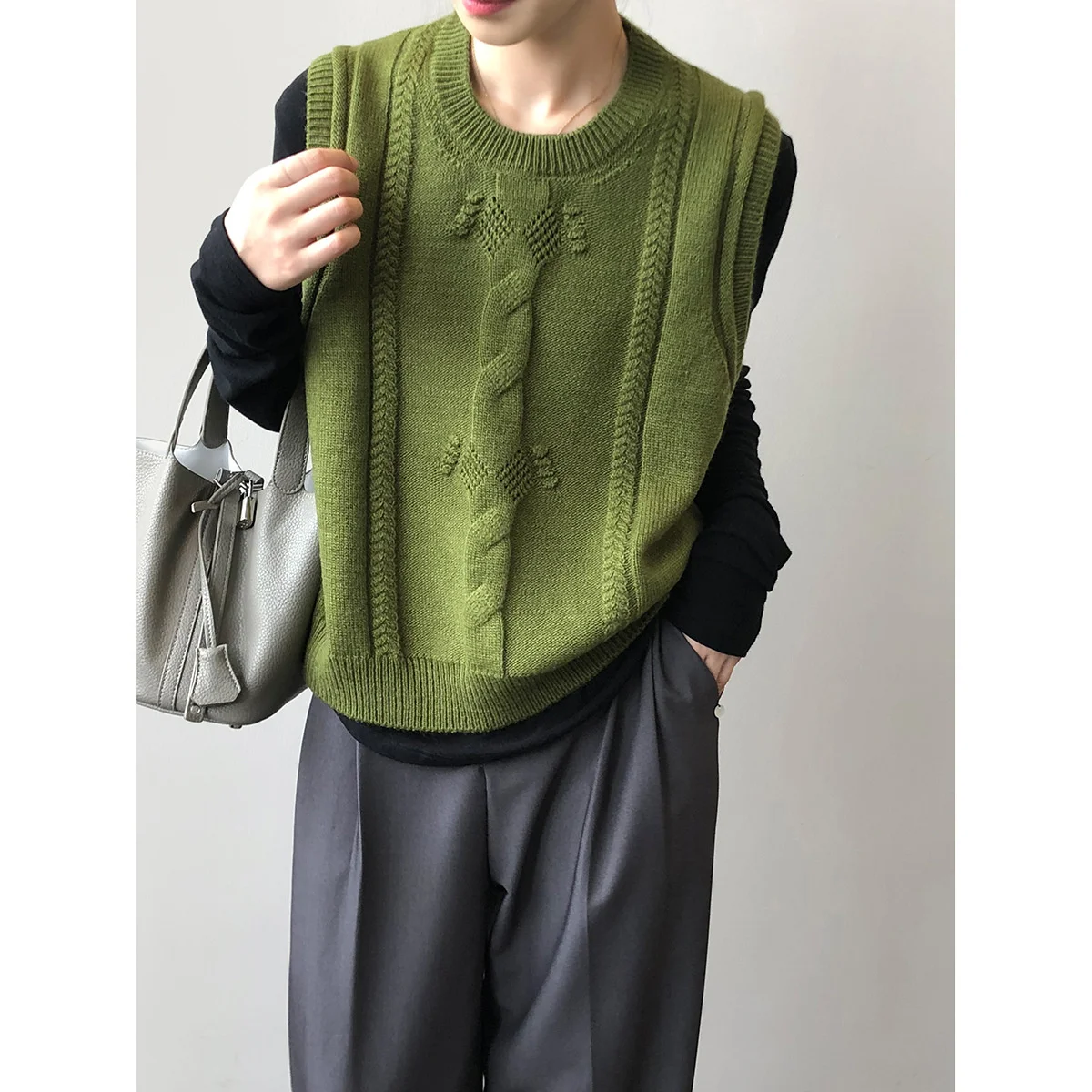 Twist Oversized Knitted Vest Green Beige Black Women 2022 Autumn New Sweater Vest
Twist Oversized Knitted Vest Green Beige Black Women 2022 Autumn New Sweater Vest