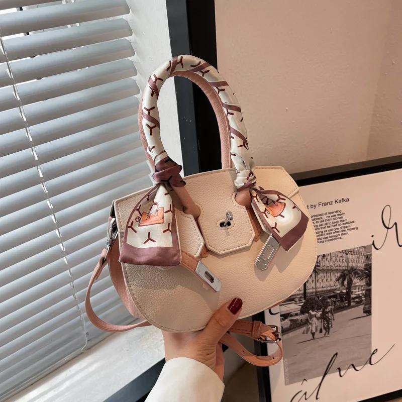 Mini second generation Kelly new net red Single Shoulder Messenger Handbag French minority design women's bag
Mini second generation Kelly new net red Single Shoulder Messenger Handbag French minority design women's bag