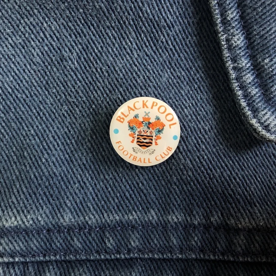 Badge Manufacturer Wholesale Custom Art Excellent Design Football Offset Print 18MM Lapel Pin
Badge Manufacturer Wholesale Custom Art Excellent Design Football Offset Print 18MM Lapel Pin