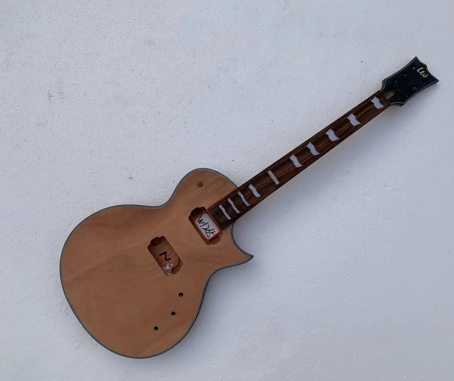 DIY Custom Ld 6 Strings Electric Guitar without Hardwares in Stock Discount Free Shipping
DIY Custom Ld 6 Strings Electric Guitar without Hardwares in Stock Discount Free Shipping