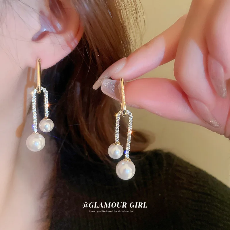 French Elegant Temperament U-shaped Zircon Pearl Earrings Fashion High-end Women's Personality Joker Wholesale
French Elegant Temperament U-shaped Zircon Pearl Earrings Fashion High-end Women's Personality Joker Wholesale