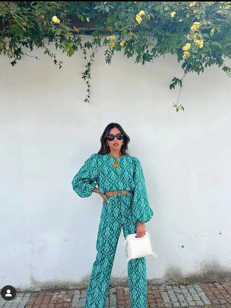 2022 Women Fashion With Ties Printed Cropped Blouses Vintage O Neck Long Sleeve Female Shirts Blusas Chic Tops
2022 Women Fashion With Ties Printed Cropped Blouses Vintage O Neck Long Sleeve Female Shirts Blusas Chic Tops