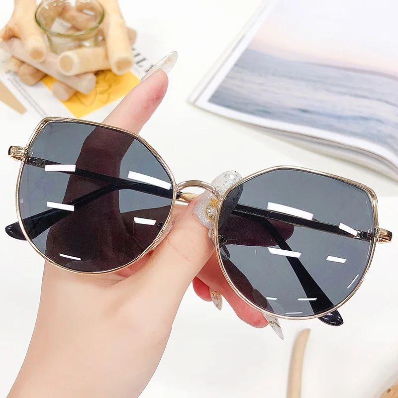 New Female Metal Frame Sunglasses Women Vintage Gradient Cat eye Sun Glasses Women's Luxury Brand Eyewear UV400 Oculos De Sol
New Female Metal Frame Sunglasses Women Vintage Gradient Cat eye Sun Glasses Women's Luxury Brand Eyewear UV400 Oculos De Sol