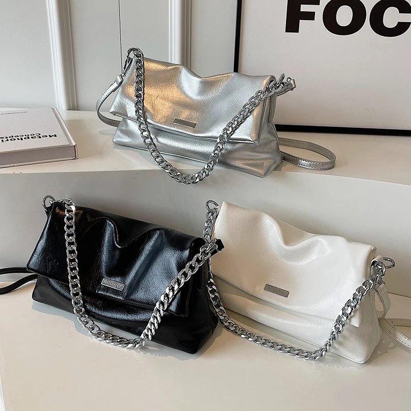 Chain Single Shoulder Bag For Women Luxury Designer Silver Handbag Solid Color Leather Women Bag 2023 Trend Folds Crossbody Bag
Chain Single Shoulder Bag For Women Luxury Designer Silver Handbag Solid Color Leather Women Bag 2023 Trend Folds Crossbody Bag