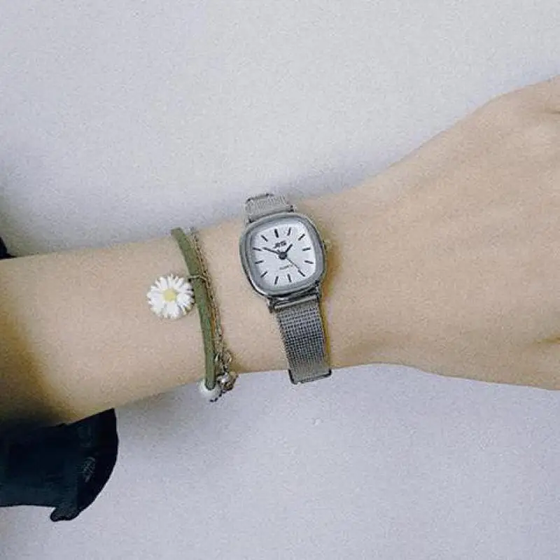 Retro Simple Big Dial Brand Casual Exquisite Stainless Belt Watches With Fashionable Simple Style Quartz Wrist Watch for Ladies
Retro Simple Big Dial Brand Casual Exquisite Stainless Belt Watches With Fashionable Simple Style Quartz Wrist Watch for Ladies