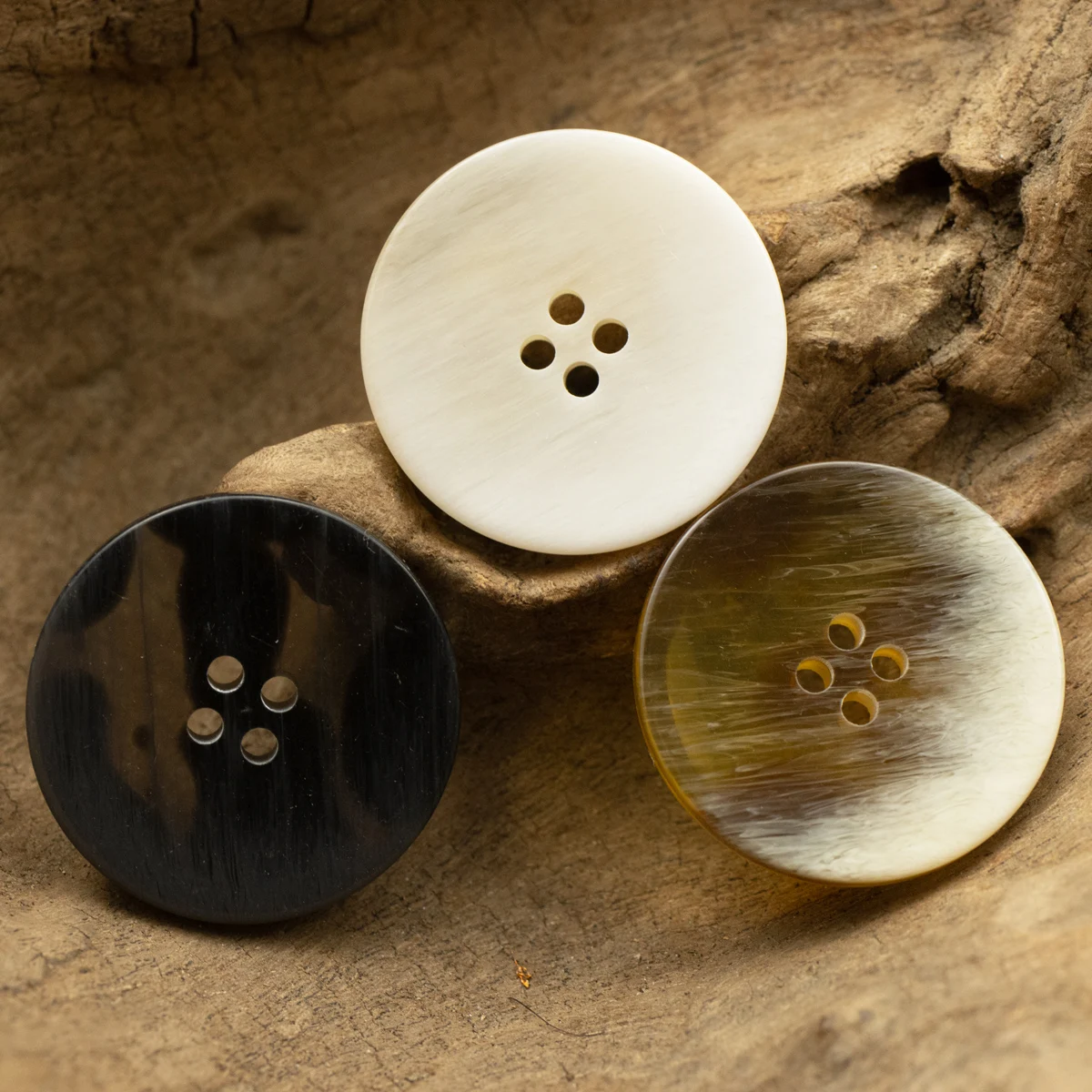 Gradient High Quality Amber Buttons For Clothing Wind Coat Sweater Sewing Accessories White Black Transparent Polyester 
Gradient High Quality Amber Buttons For Clothing Wind Coat Sweater Sewing Accessories White Black Transparent Polyester