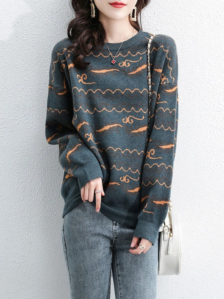 2023 Autumn and Winter Women's Fashion Knitted Pullover Elegant Letter Round Neck Pattern Retro Style Warm Sweater Women's Top
2023 Autumn and Winter Women's Fashion Knitted Pullover Elegant Letter Round Neck Pattern Retro Style Warm Sweater Women's Top