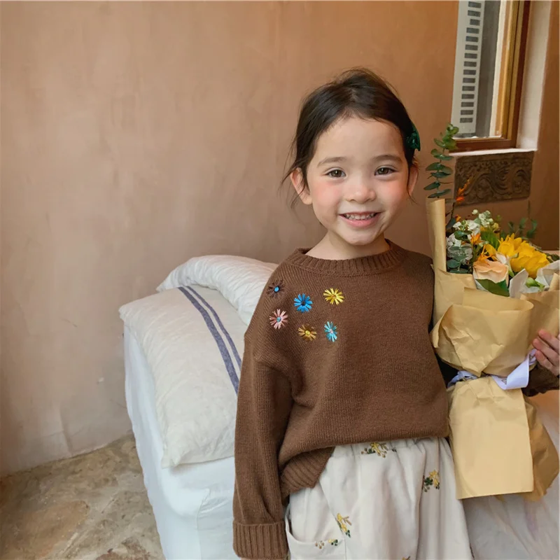 Autumn Kids Fashion Floral Embroidery Retro Sweaters Baby Children Casual Knitted Pullovers
Autumn Kids Fashion Floral Embroidery Retro Sweaters Baby Children Casual Knitted Pullovers