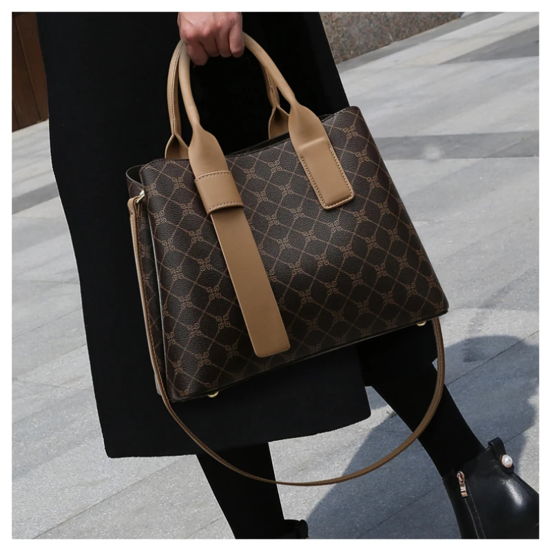 2022 New Commuter Soft Leather Tote Bag Women Shoulder Strap Handbag Fashion Black Shoulder Bag Embossed Shoulder Crossbody Bag
2022 New Commuter Soft Leather Tote Bag Women Shoulder Strap Handbag Fashion Black Shoulder Bag Embossed Shoulder Crossbody Bag
