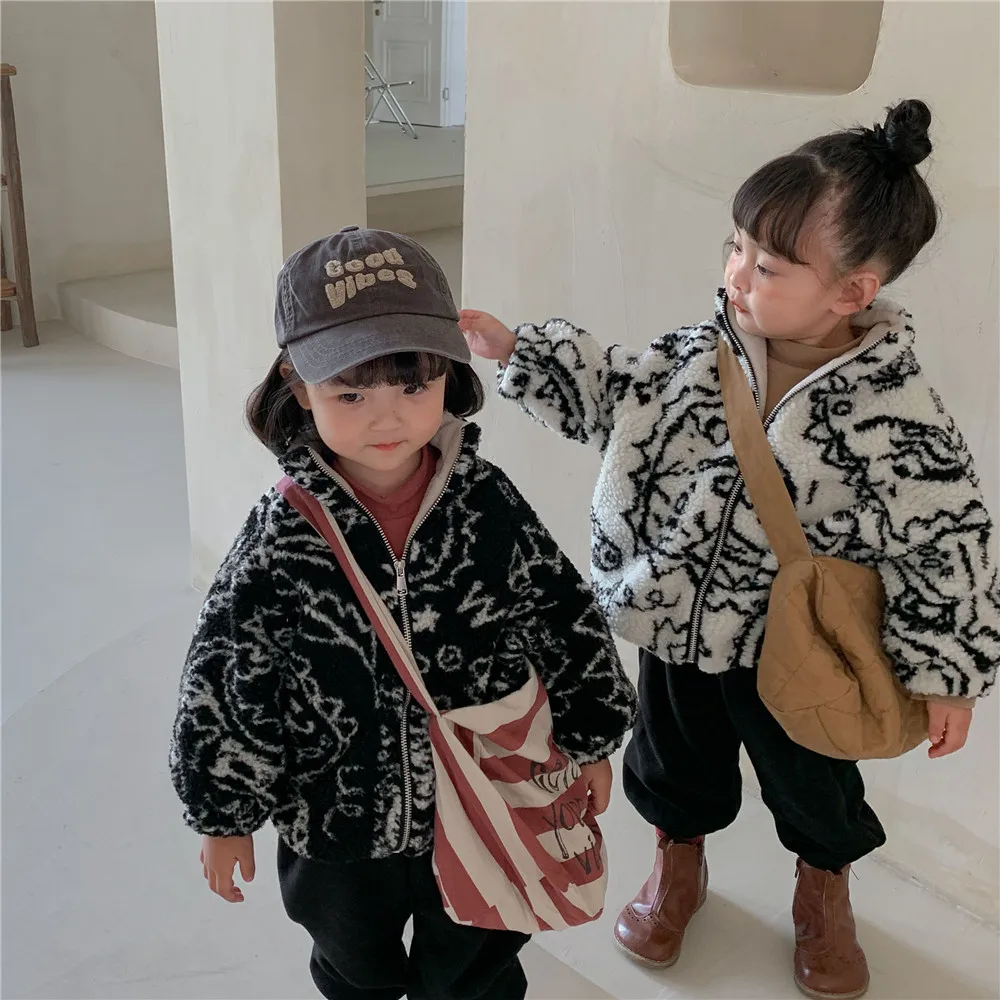 Children Coat Abstract Pattern Fur Winter Zipper Plush Kids Jacket Warm Super Soft Baby Clothes Fleece Boys Coats Outerwear
Children Coat Abstract Pattern Fur Winter Zipper Plush Kids Jacket Warm Super Soft Baby Clothes Fleece Boys Coats Outerwear