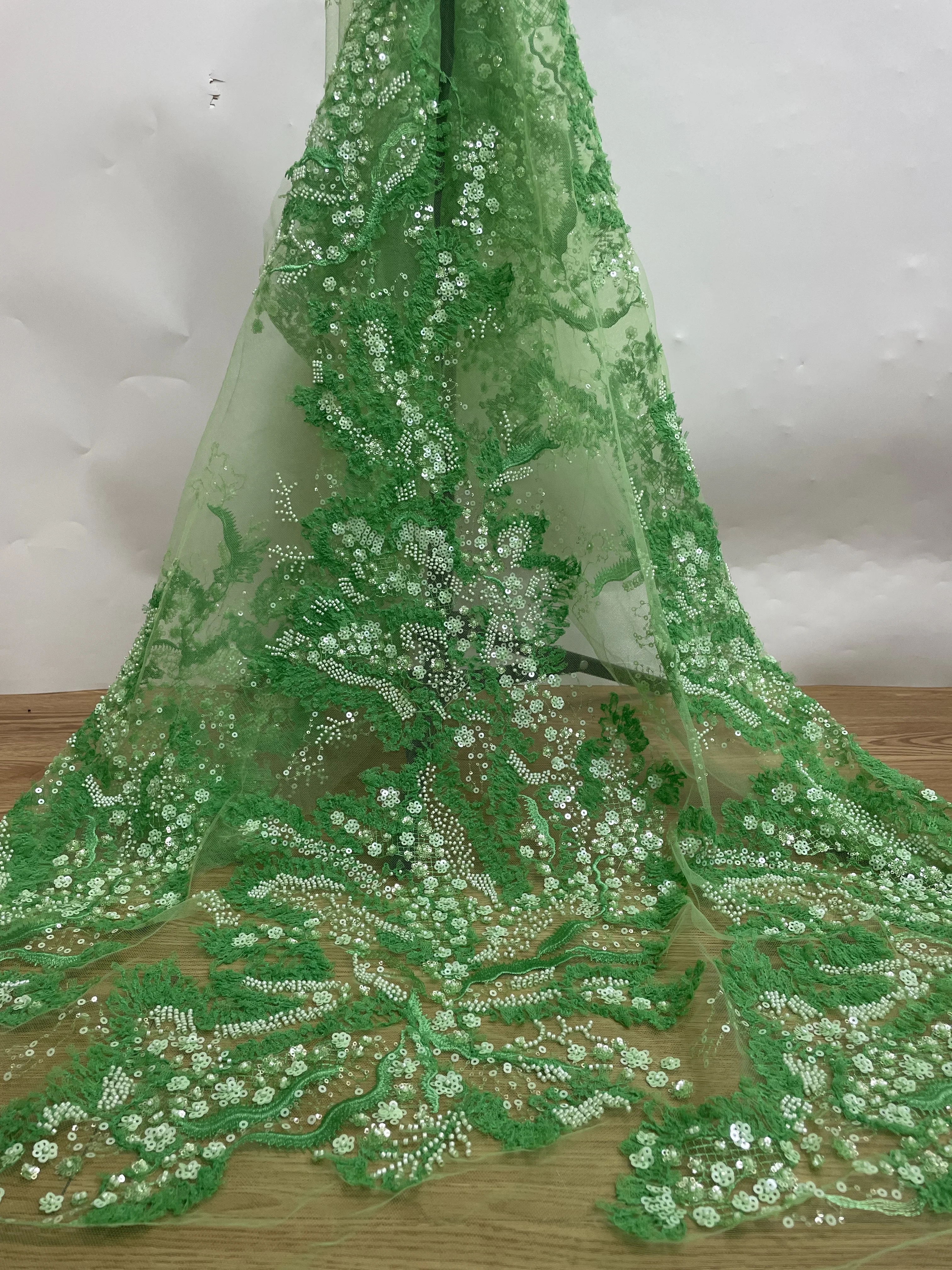 African lace fabric Luxury Embroidery mesh lace Shining Sequins AFrica Embroidery Handmade With Beads Tulle Lace Sewing Dress
African lace fabric Luxury Embroidery mesh lace Shining Sequins AFrica Embroidery Handmade With Beads Tulle Lace Sewing Dress