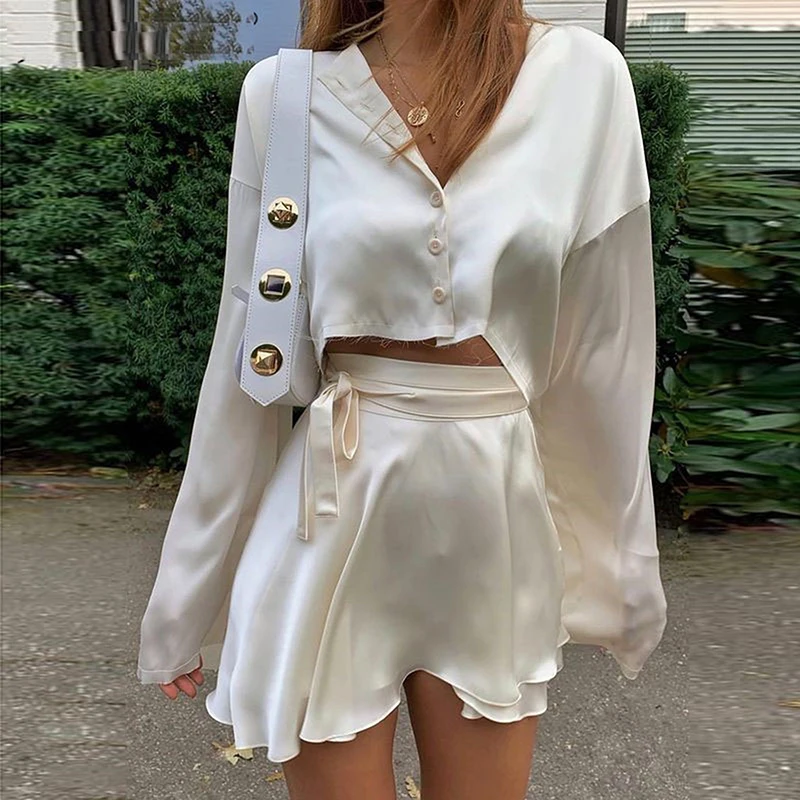 White Elegant Satin 2 Two Piece Set Women Lantern Long Sleeves Crop Tops Cardigan Sexy High Waist Mini Tennis Sports Skirts 2022
White Elegant Satin 2 Two Piece Set Women Lantern Long Sleeves Crop Tops Cardigan Sexy High Waist Mini Tennis Sports Skirts 2022
