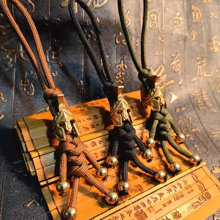 1 шт., Спартанский брелок для ключей, подвеска для автомобиля, байкера, шлема, брелок, плетеная веревка, Паракорд, Бадди, сумка, подвеска на рюк...
1 шт., Спартанский брелок для ключей, подвеска для автомобиля, байкера, шлема, брелок, плетеная веревка, Паракорд, Бадди, сумка, подвеска на рюк...