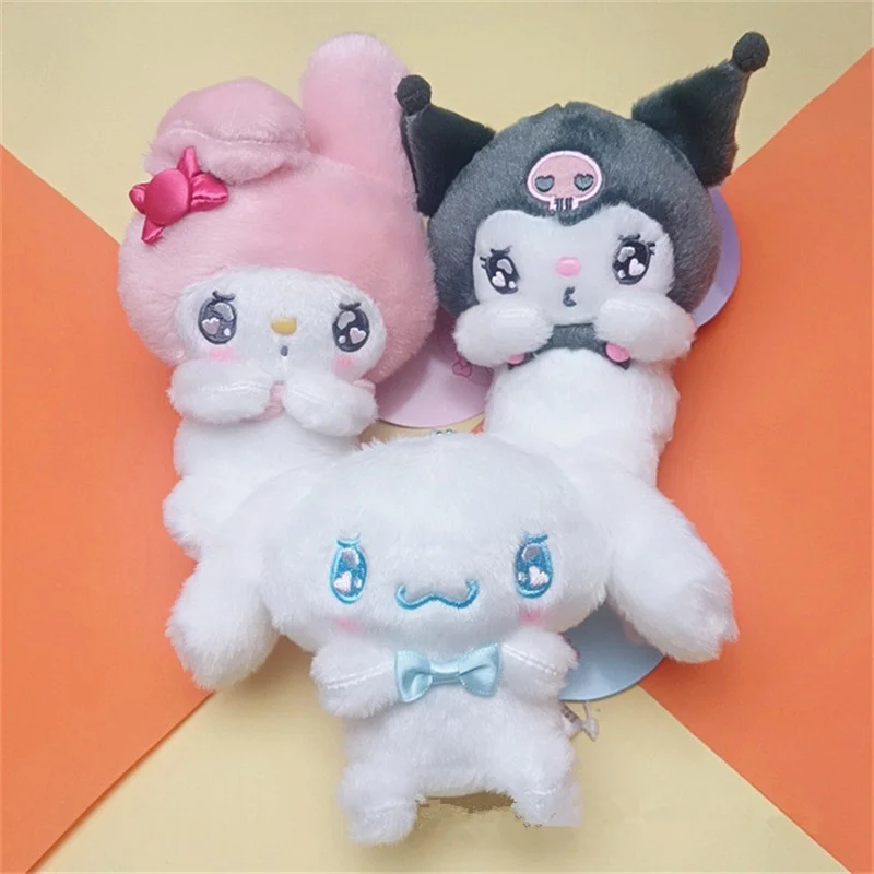 Sanrio выражение претензий плюшевая кукла глаза в форме сердца Kuromi Mymelody Cinnamorol брелок Hello Kitty монетница подвеска
Sanrio выражение претензий плюшевая кукла глаза в форме сердца Kuromi Mymelody Cinnamorol брелок Hello Kitty монетница подвеска