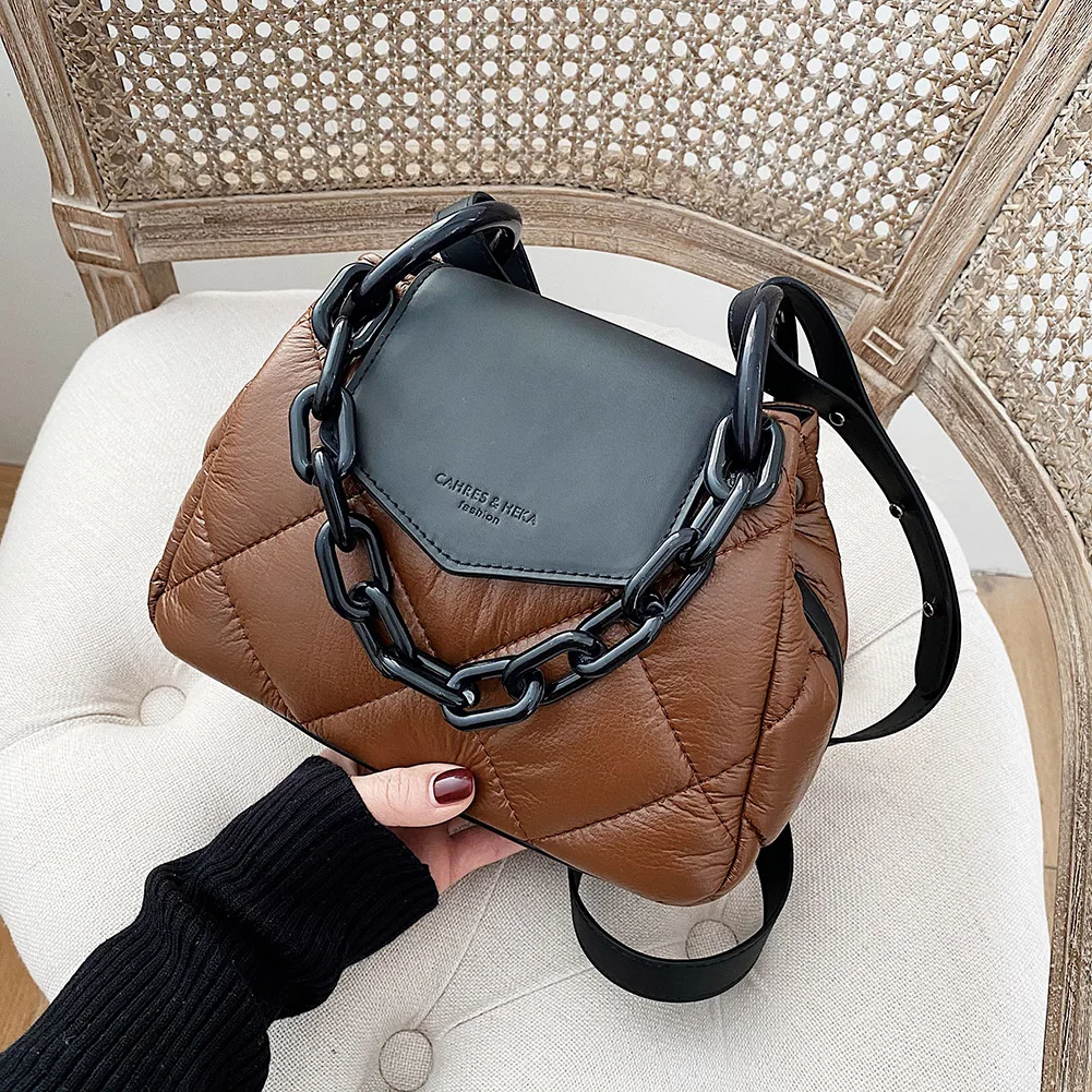 2022 Fashion Women's Bag Quilted Padded Handbag Leather Shoulder Messenger Bag Thick Chain Lady Crossbody Bag Winter Tote Purse
2022 Fashion Women's Bag Quilted Padded Handbag Leather Shoulder Messenger Bag Thick Chain Lady Crossbody Bag Winter Tote Purse
