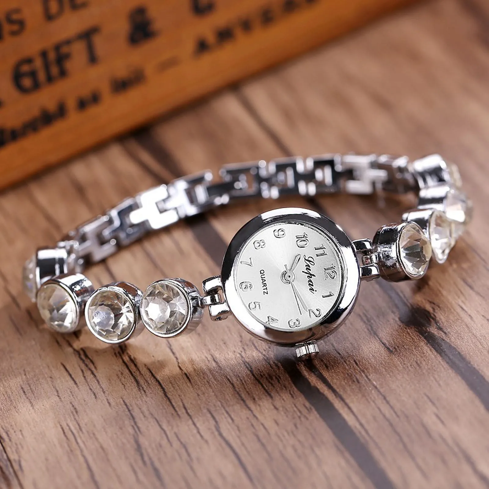 Women Fashion Watch Ladies Crystal Watch Luxury Stainless Steel Bracelet Watch Ladies Quartz Wristwatch Gifts Reloj
Women Fashion Watch Ladies Crystal Watch Luxury Stainless Steel Bracelet Watch Ladies Quartz Wristwatch Gifts Reloj