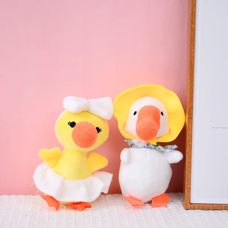Cartoon Kawaii Vacation Duck Plush Doll Key Chain Pendant Creative Ins Vacation Duck Plush Backpack Pendant Birthday Gift 
Cartoon Kawaii Vacation Duck Plush Doll Key Chain Pendant Creative Ins Vacation Duck Plush Backpack Pendant Birthday Gift