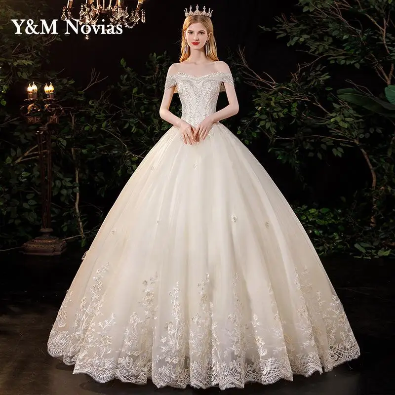 Y & m Новый стиль элегантное бальное платье из шампана с открытыми плечами Свадебные платья для невесты кружевной милый V-образный вырез с длинной вышивкой
Y & m Новый стиль элегантное бальное платье из шампана с открытыми плечами Свадебные платья для невесты кружевной милый V-образный вырез с длинной вышивкой