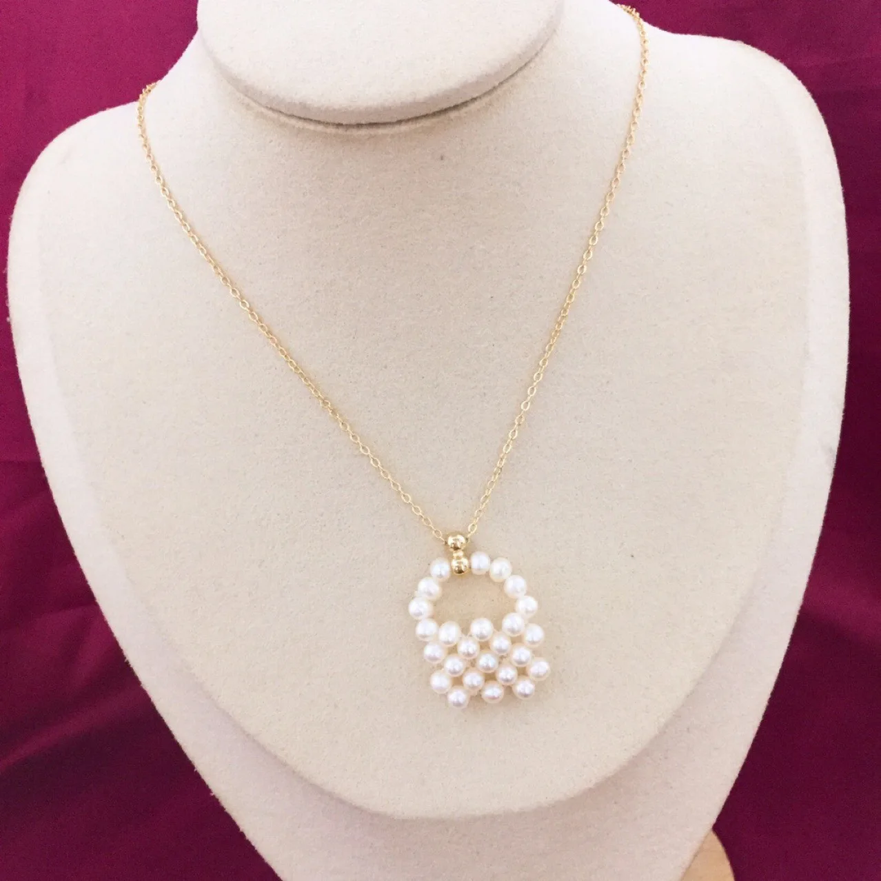 Freshwater pearl necklace hand-woven small bags4 to 5 mm freshwater pearl 14 k gold
Freshwater pearl necklace hand-woven small bags4 to 5 mm freshwater pearl 14 k gold