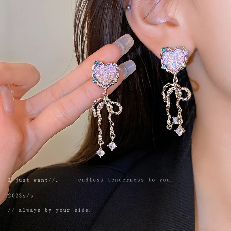 Silver Needle Personality Design Sense Zircon Glass Love Bow Earrings Fashion Light Luxury Korean Elegant
Silver Needle Personality Design Sense Zircon Glass Love Bow Earrings Fashion Light Luxury Korean Elegant