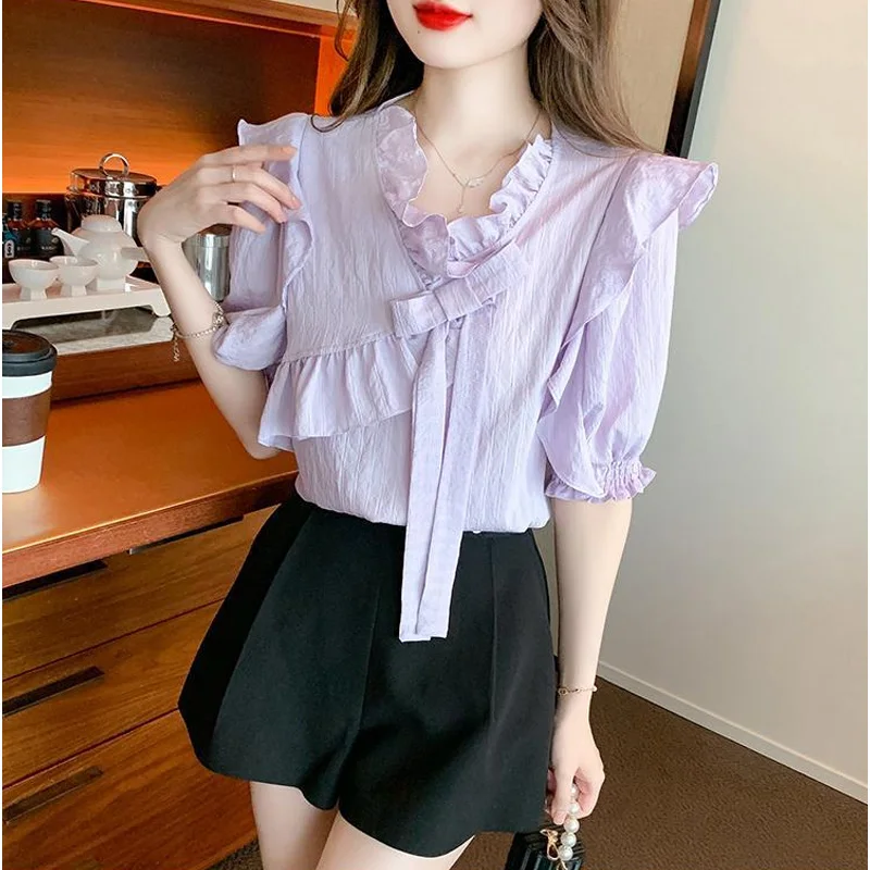 2023 New Summer Fashion Commuting Simple V-neck Spliced Ruffle Lace Up Unique Casual Loose Versatile Women's Solid Color Shirt
2023 New Summer Fashion Commuting Simple V-neck Spliced Ruffle Lace Up Unique Casual Loose Versatile Women's Solid Color Shirt