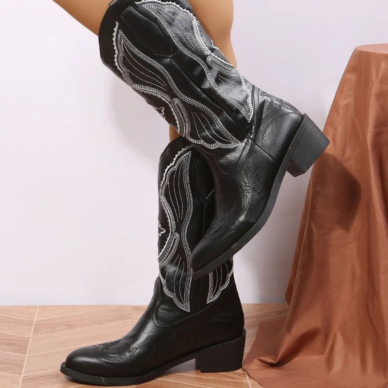 Женские кожаные сапоги до середины икры, сапоги до колена с вышивкой и острым носком, большие размеры до 43, зима 2022
Женские кожаные сапоги до середины икры, сапоги до колена с вышивкой и острым носком, большие размеры до 43, зима 2022