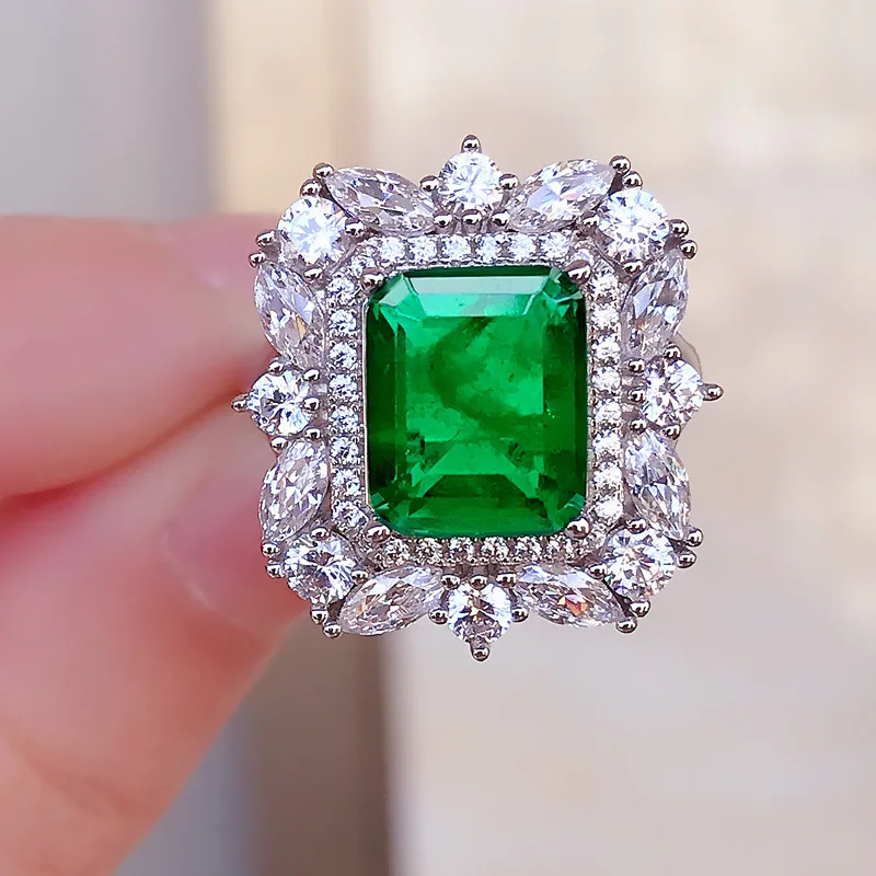 Spring Qiaoer 925 Sterling Silver Emerald Cut Emerald Created Moissanite Gemstone Wedding Party Luxury Ring Fine Jewelry
Spring Qiaoer 925 Sterling Silver Emerald Cut Emerald Created Moissanite Gemstone Wedding Party Luxury Ring Fine Jewelry
