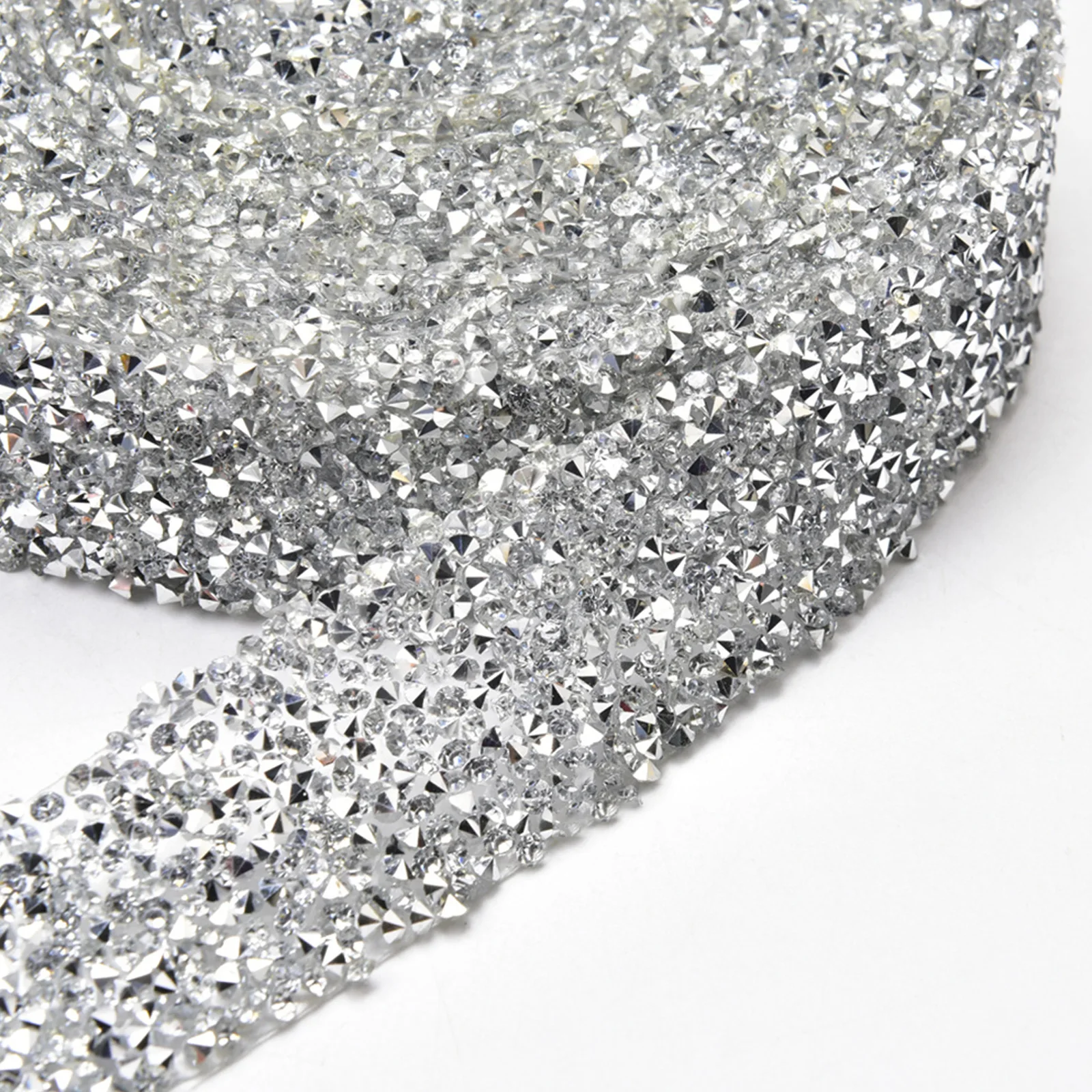 1 Roll Rhinestones Ribbon Self-adhesive Diamond Crystal Ribbon DIY Ribbons Arts Crafts Sparkling For Wedding Holiday Party Decor
1 Roll Rhinestones Ribbon Self-adhesive Diamond Crystal Ribbon DIY Ribbons Arts Crafts Sparkling For Wedding Holiday Party Decor
