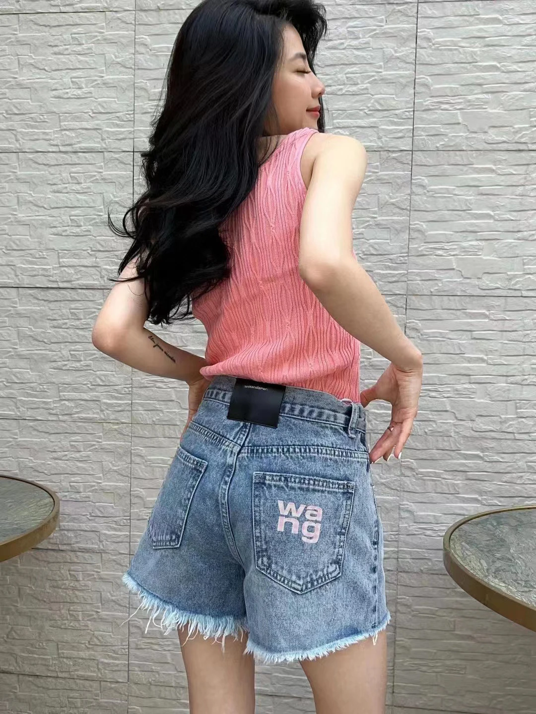 2023 New Fashion Brand Women's Denim Shorts Luxury European-style High-waisted Slim Straight Wide Leg Pants Y2k Top Quality.
2023 New Fashion Brand Women's Denim Shorts Luxury European-style High-waisted Slim Straight Wide Leg Pants Y2k Top Quality.