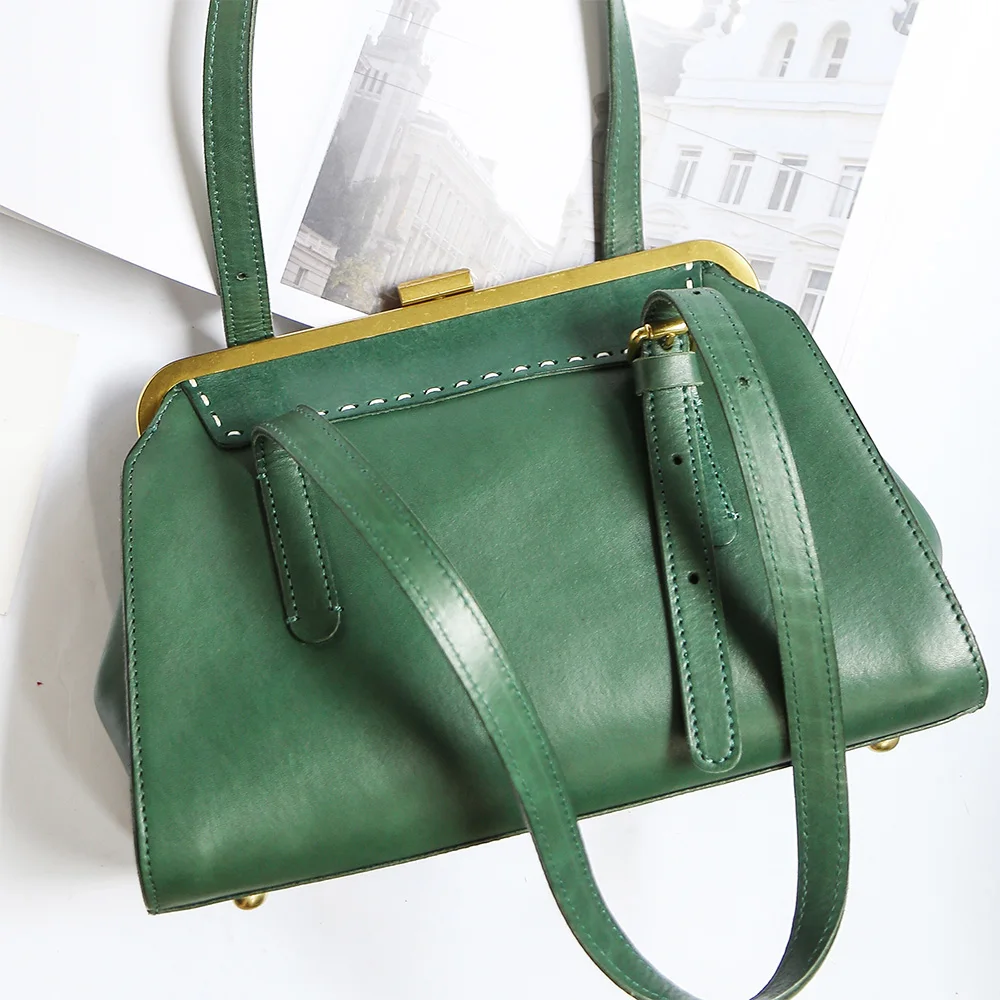Leather Bag Women Korean Version Underarm Bag Fashionable French Stick Bag Full-grain Leather Retro Doctor's Clip Bag Handbag
Leather Bag Women Korean Version Underarm Bag Fashionable French Stick Bag Full-grain Leather Retro Doctor's Clip Bag Handbag
